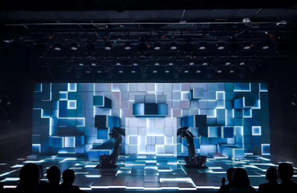 舞台大型机械臂的设计与使用