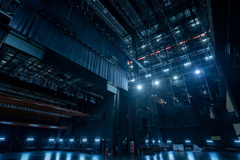 多媒体技术与舞台布景中相结合的创新应用